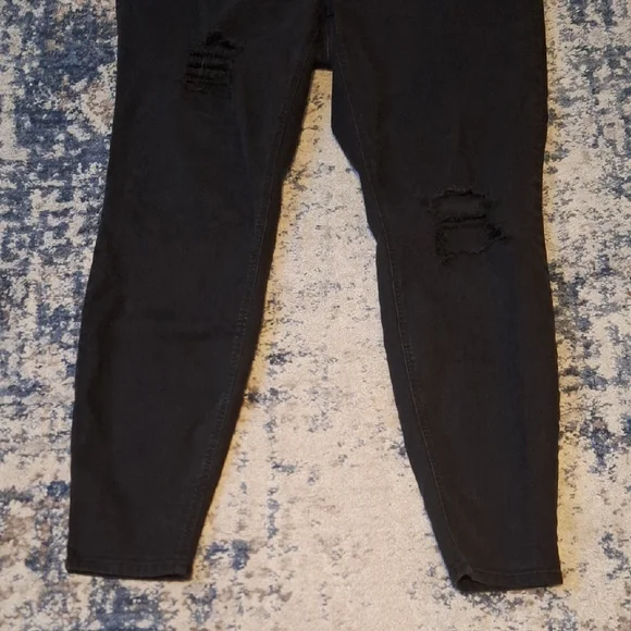 Old Navy Women’s Super Skinny Jeans – Size 16 Plus, Black Mid-Rise - Picture 4 of 6